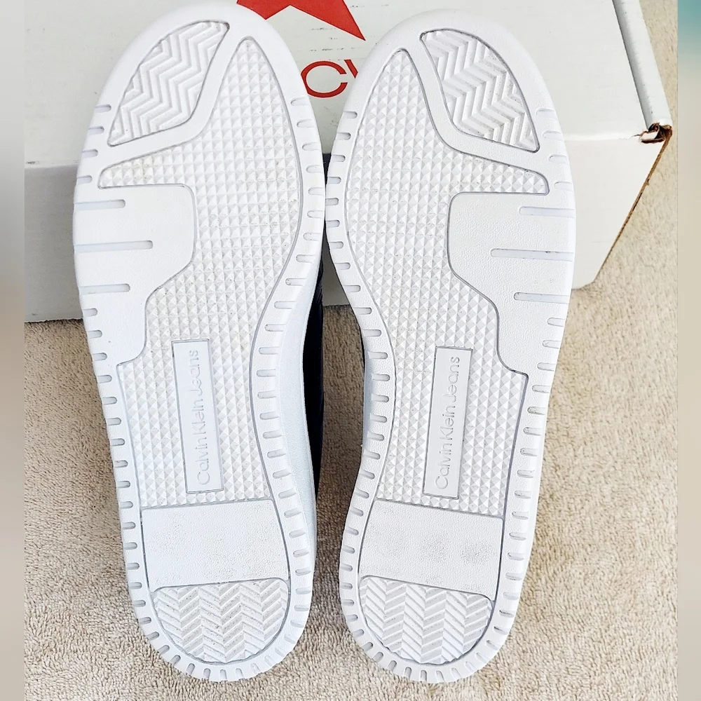Calvin Klein Women's Calondra Black & White Platform Low Top Sneakers Y2K Chunky